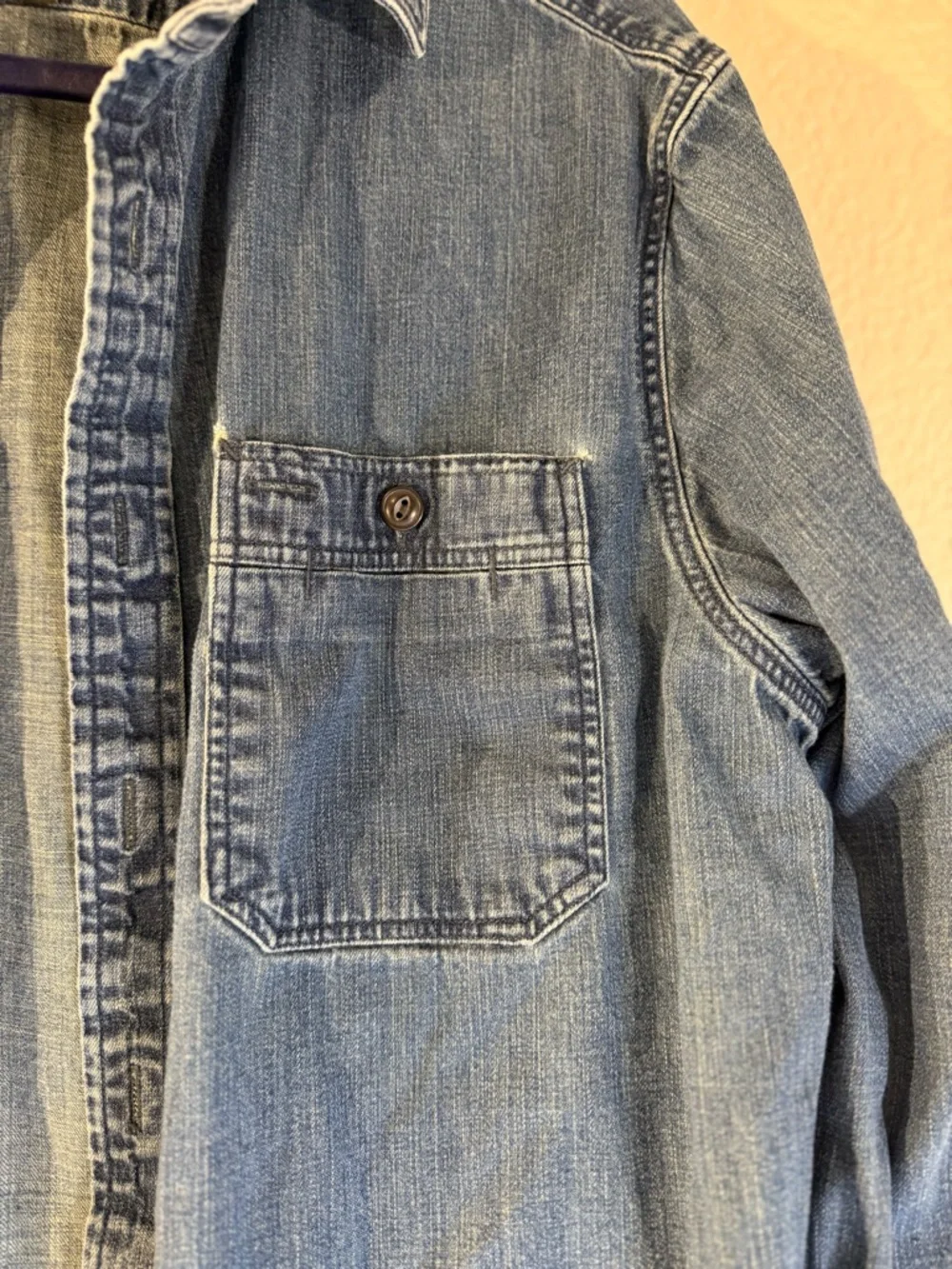 Banana Republic Heritage‎ Vintage Denim Shirt Men's Large 23.5” 100% Cotton Blue